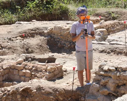 Relevé topographique sur le chantier de fouilles programmées d'Argentomagus